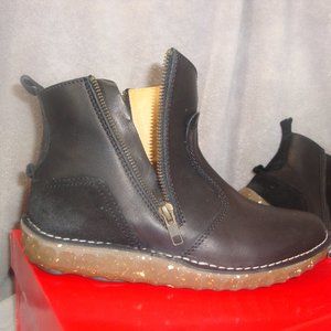 Wolky  Ostrava black leather/suede double zipper ankle boots size 39